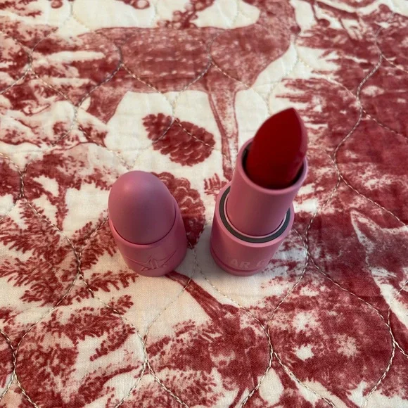 Jeffree Star Velvet Trap Lipstick in Red Affair - Picture 6 of 6